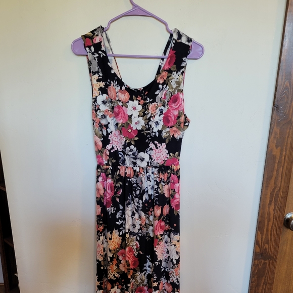 Floral Maxi Dress with Open Tie Back - Picture 2 of 6